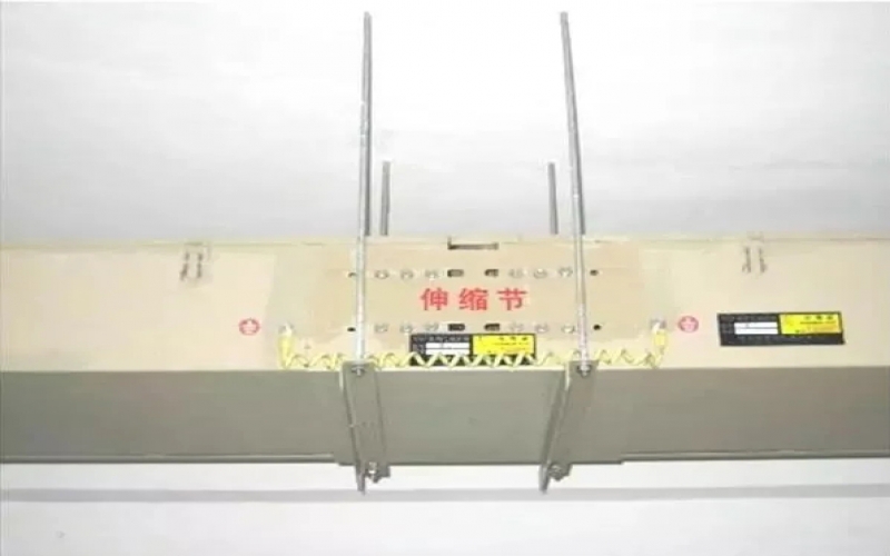 電氣橋架過變形縫伸縮節(jié)安裝實例